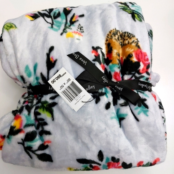 Vera Bradley Other - Vera Bradley Hedgehog Wild fleece throw NWT